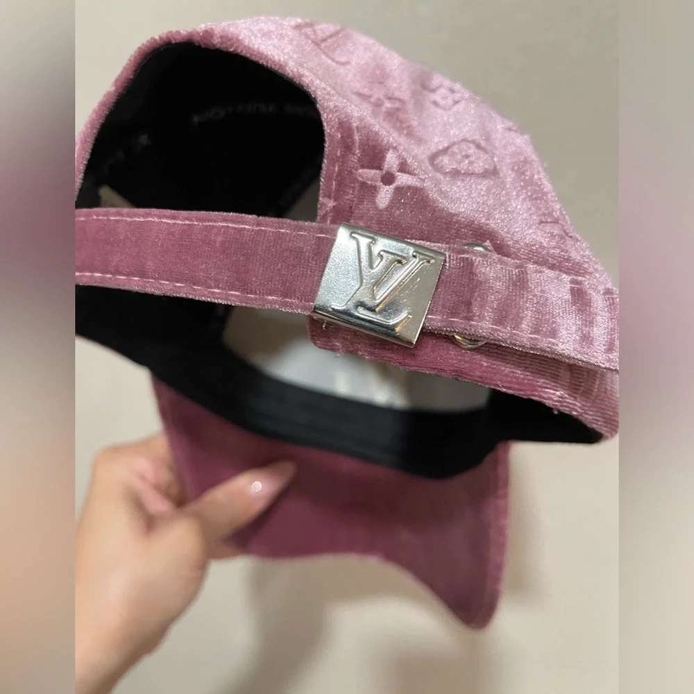 L V monogrammed hat - ROSÈ - Picture 3 of 4